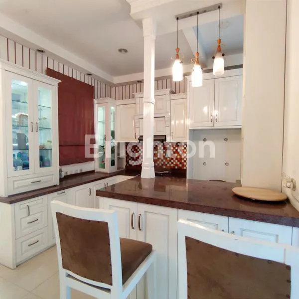 image RUMAH KELAPA DUA KOMPLEK MIGAS 20 DESIGN ARTISTIK KEBON JERUK JAKARTA BARAT (4)