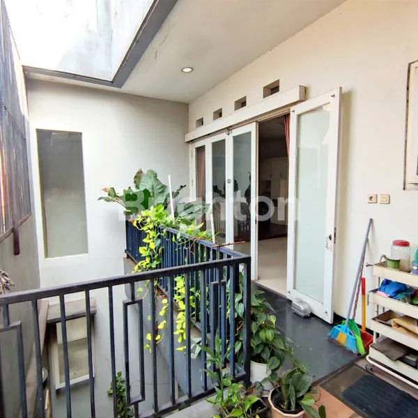 image RUMAH KELAPA DUA KOMPLEK MIGAS 20 DESIGN ARTISTIK KEBON JERUK JAKARTA BARAT (7)