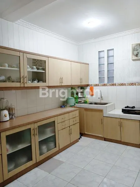 image RUMAH 2 LANTAI DITENGAH KOTA YANG LUAS DAN TERAWAT  (8)