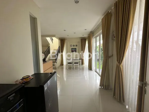 image HUNIAN MEWAH DAN ASRI 2 LANTAI FULLY FURNISHED DI KAWASAN ELITE  SENTUL DENGAN UDARA YANG SEJUK (2)