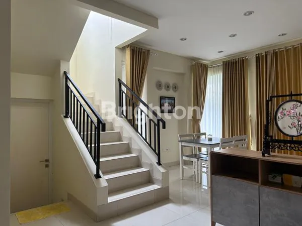 image HUNIAN MEWAH DAN ASRI 2 LANTAI FULLY FURNISHED DI KAWASAN ELITE  SENTUL DENGAN UDARA YANG SEJUK (3)