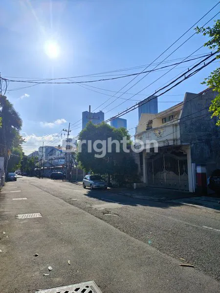 image RUMAH HITUNG TANAH PUSAT KOTA SURABAYA, HANYA SELANGKAH MENUJU TUNJUNGAN PLAZA (3)
