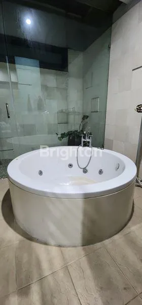 image RUMAH MEWAH 2 LANTAI CITRALAND UTAMA AREA GWALK CLUSTER FAVORITE LOKASI BAGUS DEKAT TAMAN ROW JALAN 3 MOBIL LOSS  FULLERTON CITRALAND (3)