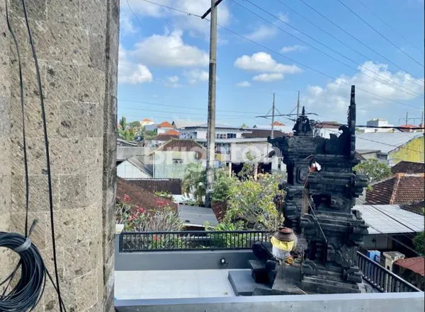 image RUMAH LOKASI STRATEGIS TURUN HARGA DI  PADANGSAMBIAN DENPASAR  DEKAT CANGGU KEROBOKAN SEMINYAK KUTA BALI (7)