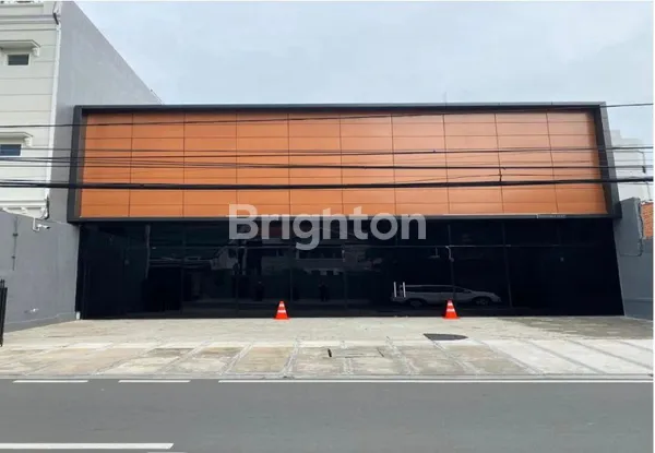 HUNIAN KANTOR SIAP PAKAI DI PUSAT KOTA, MINIMALIS