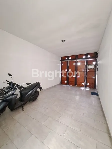 image RUMAH MODERN SIAP HUNI LEBAK BULUS JAKARTA SELATAN (3)