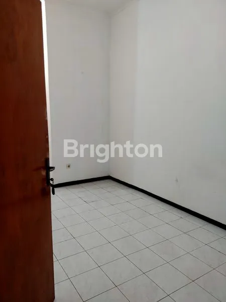 image RUMAH DI PERUMAHAN TAMAN PONDOK INDAH WIYUNG SURABAYA  (2)