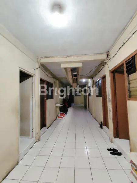 image RUMAH KOS BANGUNAN LAMA 3 LT 30 KAMAR JELAMBAR BISA UNTUK INVESTASI ATAU BANGUN ULANG (2)