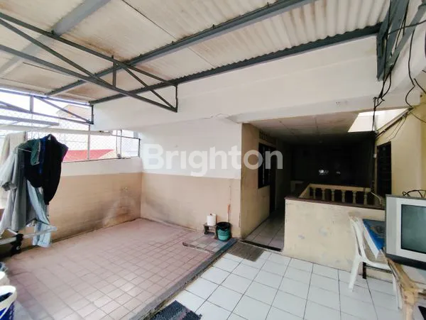 image RUMAH KOS BANGUNAN LAMA 3 LT 30 KAMAR JELAMBAR BISA UNTUK INVESTASI ATAU BANGUN ULANG (8)