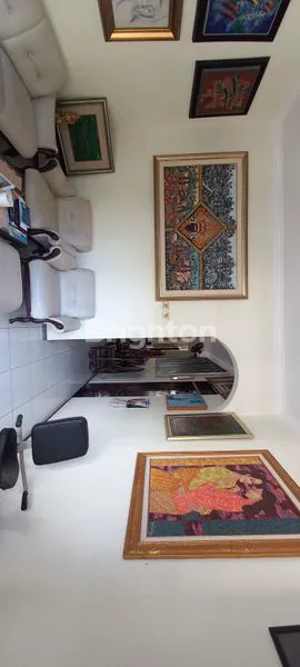 image DIJUAL RUMAH HOOK RUNGKUT ASRI (2)