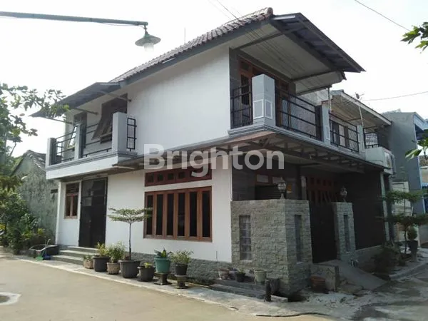 image RUMAH CANTIK 2 LANTAI DI HOOK SIAP HUNI DI TAMAN PAGELARAN (1)