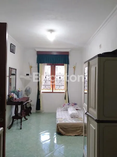 image RUMAH CANTIK 2 LANTAI DI HOOK SIAP HUNI DI TAMAN PAGELARAN (6)