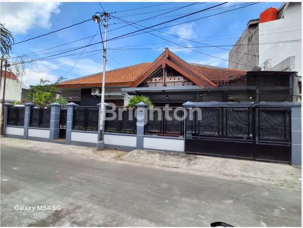 image RUMAH FULL FURNISH SANGAT TERAWAT DI TENGAH KOTA SOLO (1)