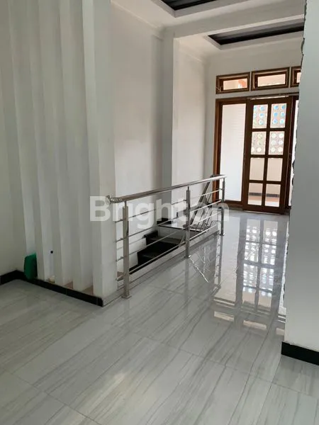 image JUAL RUMAH 4 LANTAI TERMASUK BASEMENT DAN ROOFTOP DAN KUALITAS BANGUNAN BAGUS SEKALI LOKASI DI UNGARAN DEKAT EXIT TOL UNGARAN (2)
