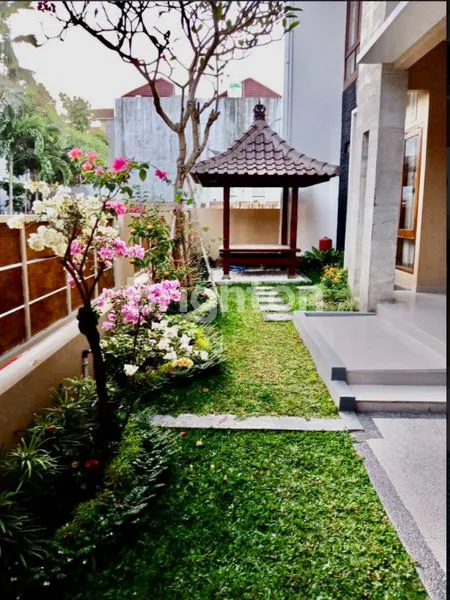 image RUMAH LOKASI STRATEGIS RENON DENPASAR BALI DEKAT PANJER SANUR SESETAN KUTA (1)