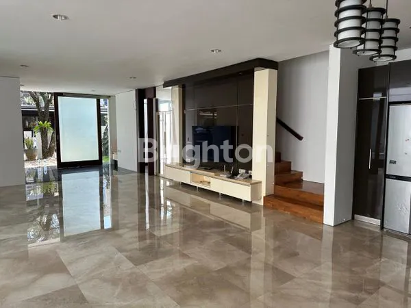 image RUMAH PREMIUM ADA KOLAM RENANG DI KEMANG (4)