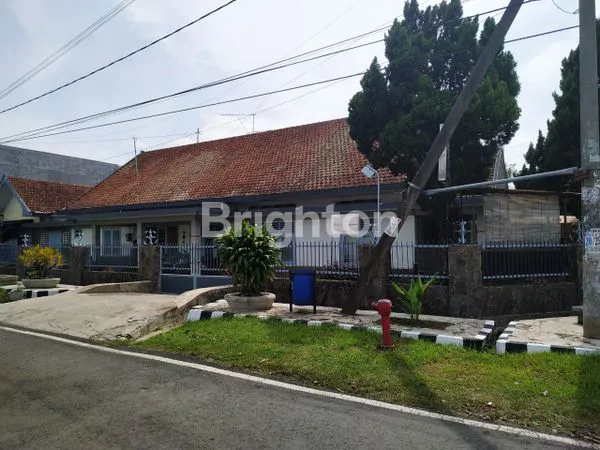 image RUMAH HOOK DI JALAN CIMANUK BLIMBING (1)