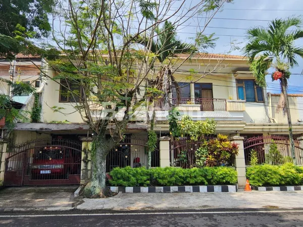 image RUMAH MEWAH 2 LANTAI DI JL SERAM PULAU-PULAU MALANG (1)