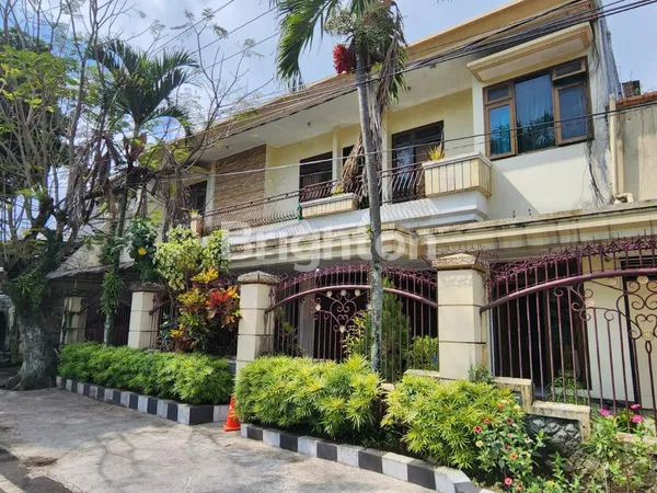 image RUMAH MEWAH 2 LANTAI DI JL SERAM PULAU-PULAU MALANG (3)