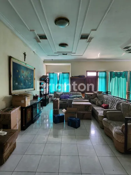 image RUMAH MEWAH 2 LANTAI DI JL SERAM PULAU-PULAU MALANG (6)