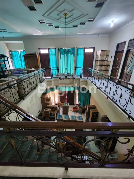 image RUMAH MEWAH 2 LANTAI DI JL SERAM PULAU-PULAU MALANG (8)