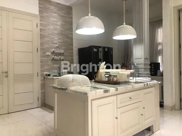 image RUMAH MEWAH 2 LANTAI DI DALAM PERUMAHAN CLUSTER AREA KALIURANG (8)