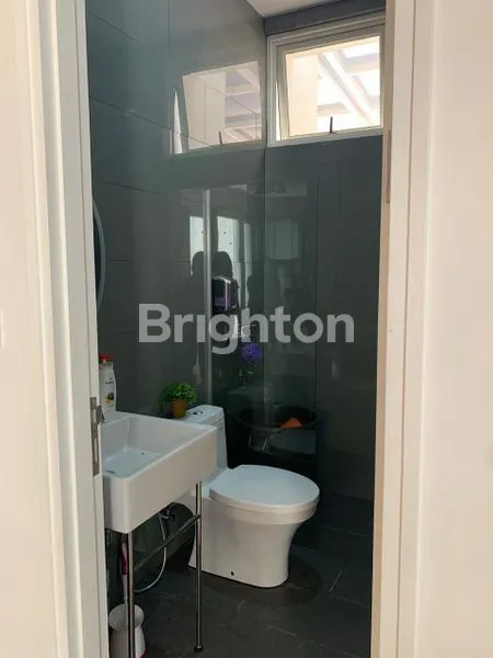 image RUMAH CANTIK & MODERN DEKAT PUSAT KOTA DI ROYAL BAY (5)