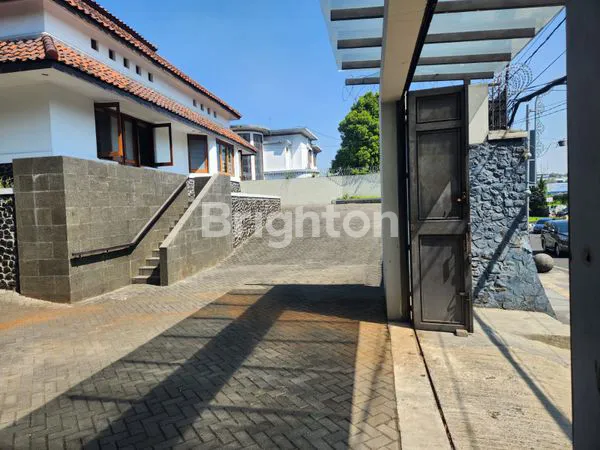 image RUMAH ATAU KANTOR DI MAINROAD JL. RIAU (3)