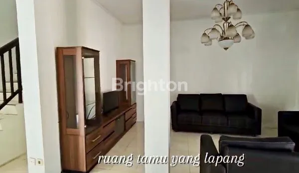 image RUMAH CANTIK DUA LANTAI (1)