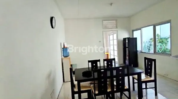 image RUMAH CANTIK DUA LANTAI (3)