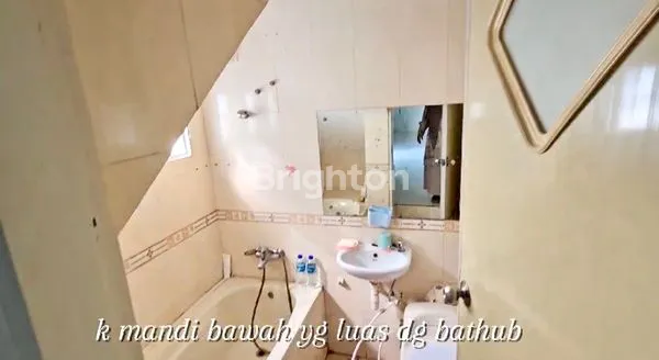 image RUMAH CANTIK DUA LANTAI (4)