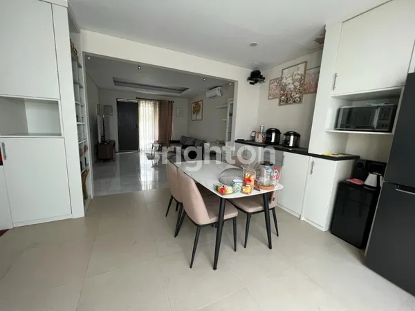 image RUMAH NYAMAN 2 LANTAI SEI FURNISHED DI CLUSTER SIMAKIRANA KOTA BARU PARAHYANGAN (2)