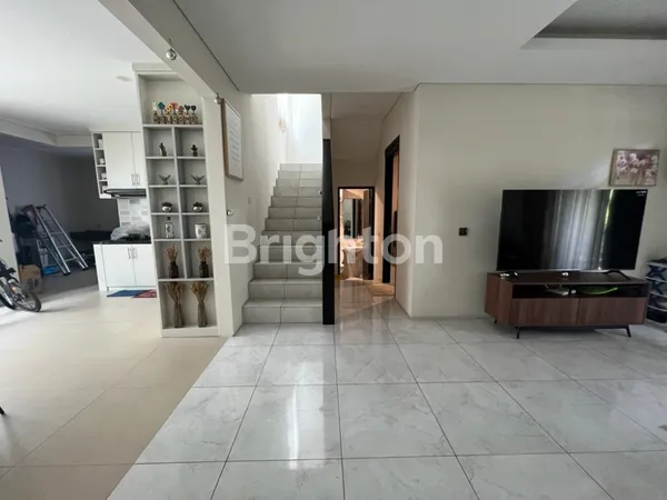 image RUMAH NYAMAN 2 LANTAI SEI FURNISHED DI CLUSTER SIMAKIRANA KOTA BARU PARAHYANGAN (4)