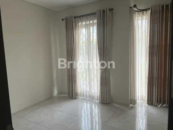 image RUMAH NYAMAN 2 LANTAI SEI FURNISHED DI CLUSTER SIMAKIRANA KOTA BARU PARAHYANGAN (7)