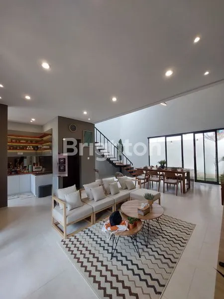 image RUMAH MODERN DAN KONSEP MEWAH AREA TIDAR MALANG HARGA 1 M AN (7)