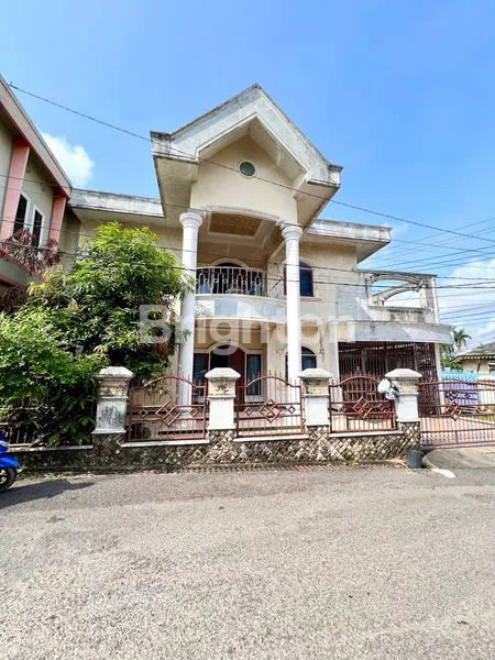 image RUMAH BESAR POSISI HOOK DI DAERAH BUKIT LAMA (1)