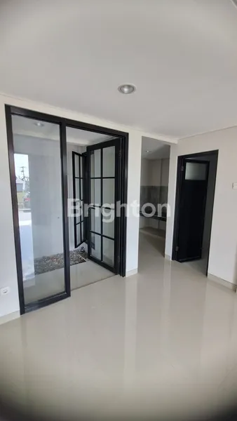 image RUMAH 700 JUTA SURABAYA BARAT AREA CITRALAND  (4)