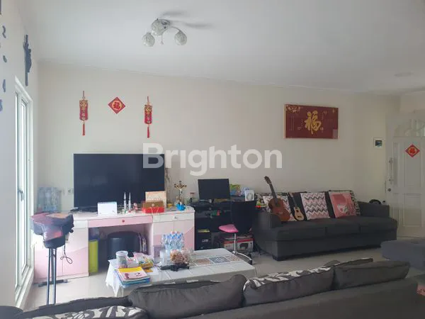 image DIJUAL RUMAH CANTIK DI PERUMAHAN SUVARNA SUTERA SARI  (2)