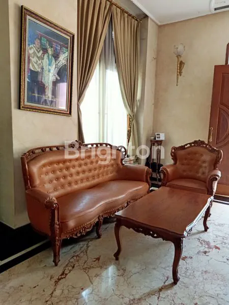 image RUMAH MEWAH TERAWAT SEKALI DI TENGAH KOTA  SEMARANG (8)