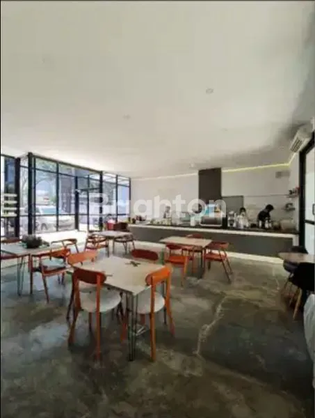 image EKS CAFE DI PINGGIR JALAN BESAR TENGAH KOTA SEMARANG (1)