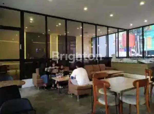 image EKS CAFE DI PINGGIR JALAN BESAR TENGAH KOTA SEMARANG (5)