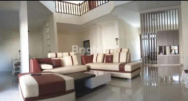 image RUMAH 2 LANTAI LOKASI STRATEGIS DEKAT MALL DAN PERKANTORAN (3)