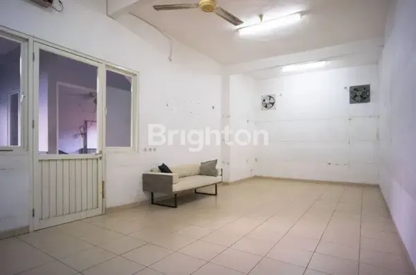 image RUMAH AREA KOMERSIL TRUNOJOYO TENGAH KOTA SBY DEKAT RAYA DARMO DIPONEGORO BASUKI RAHMAT RKZ (4)