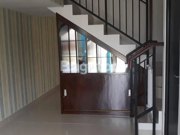 image RUMAH CANTIK 3 LANTAI NYAMAN LINGKUNGAN TENANG SIAP HUNI (3)