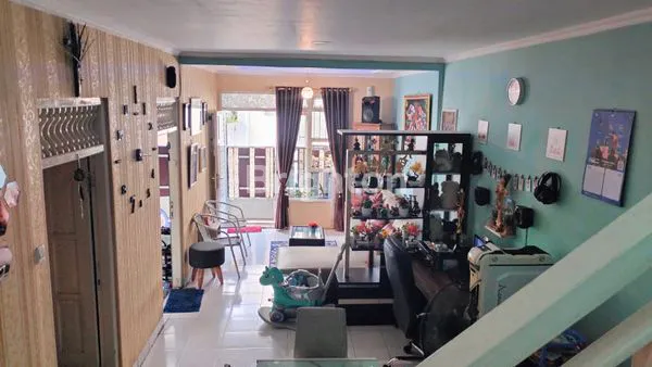 image RUMAH NYAMAN 2 LANTAI DI DEKAT KAMPUS UNISRI (UNIVERSITAS SLAMET RIYADI) (2)