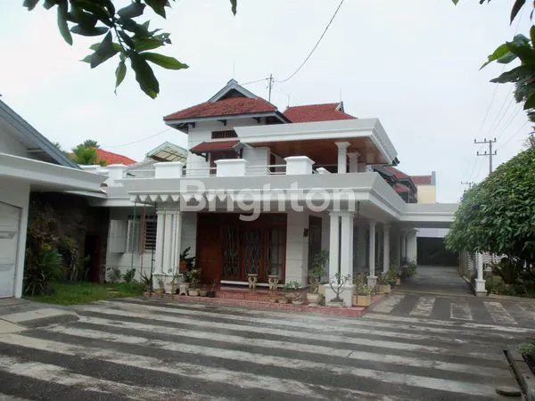 image RUMAH BESAR POJOK JL DR CIPTO & PANG. SUDIRMAN MALANG (1)