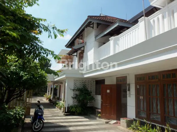 image RUMAH BESAR POJOK JL DR CIPTO & PANG. SUDIRMAN MALANG (3)