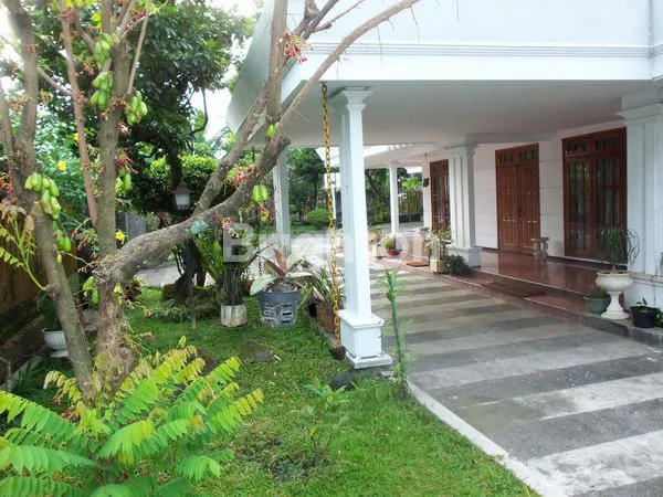 image RUMAH BESAR POJOK JL DR CIPTO & PANG. SUDIRMAN MALANG (5)