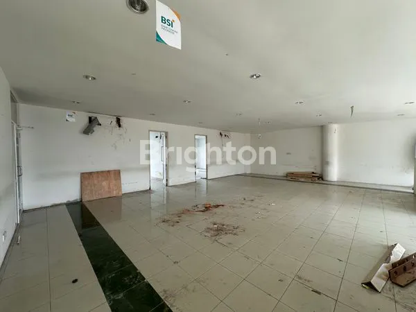 image GEDUNG AKSES JALAN RAYA PROTOKOL UTAMA VETERAN SOLO DAERAH BISNIS STRATEGIS DI SURAKARTA (4)
