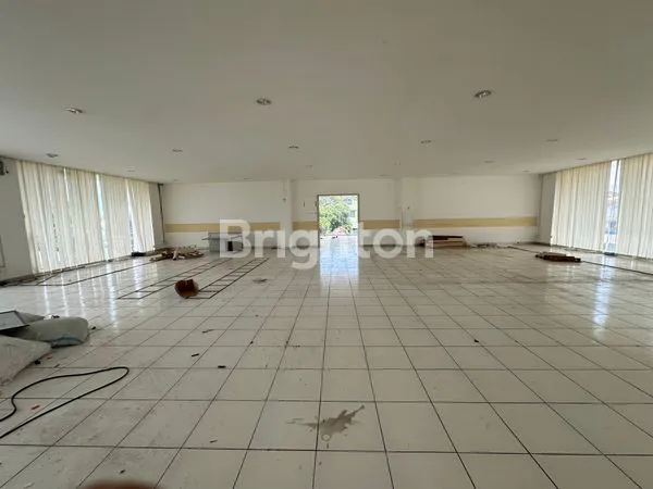 image GEDUNG AKSES JALAN RAYA PROTOKOL UTAMA VETERAN SOLO DAERAH BISNIS STRATEGIS DI SURAKARTA (5)